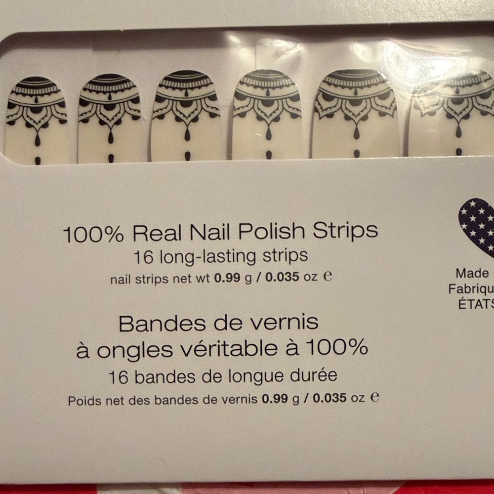 Elegant Black and White Nail Polish Strips